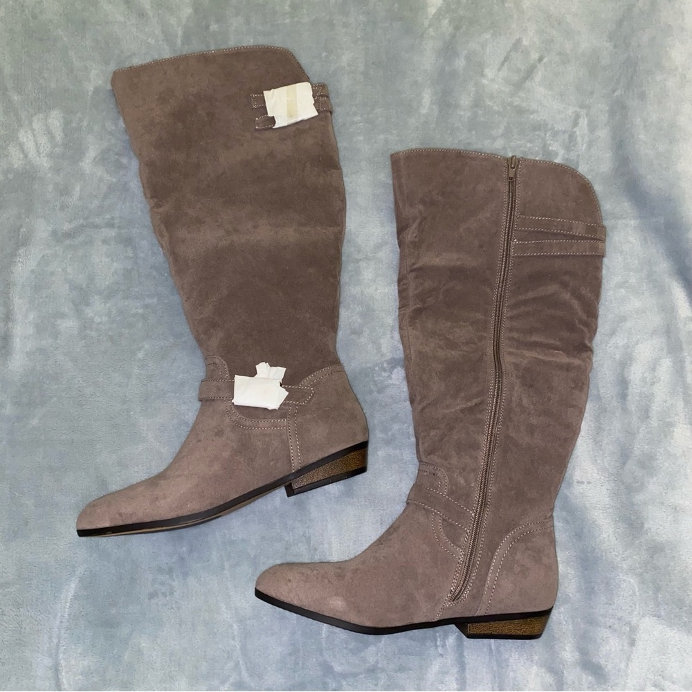 BRAND NEW Suede Boots